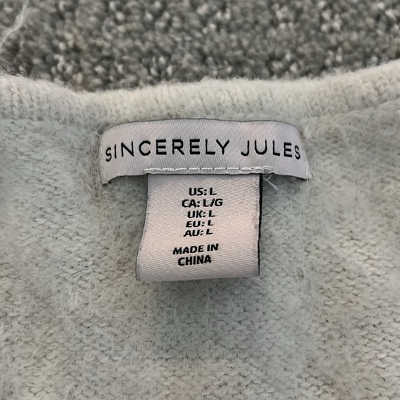 Women’s white fuzzy sweater - Picture 2 of 3